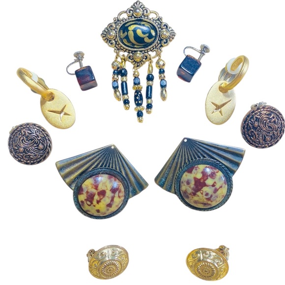 Vintage Jewelry - Vintage Jewelry Lot Five pairs Clip On Earrings One Brooch Pin Gold Bronze Tones